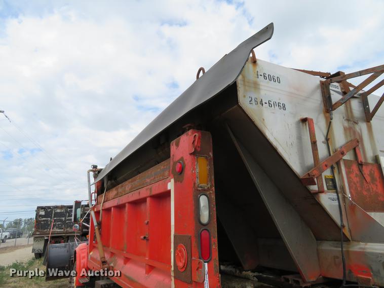 image for item EJ9679 1997 International 4900 dump truck