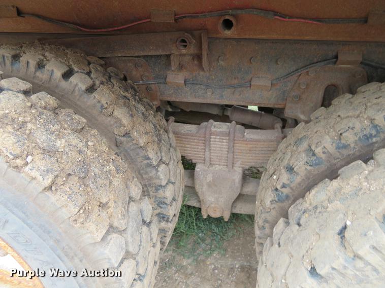 image for item EJ9679 1997 International 4900 dump truck