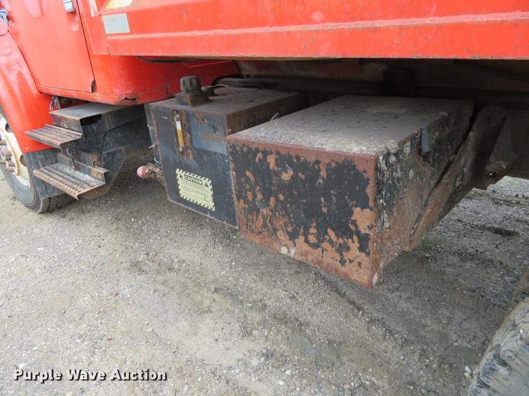 image for item EJ9679 1997 International 4900 dump truck
