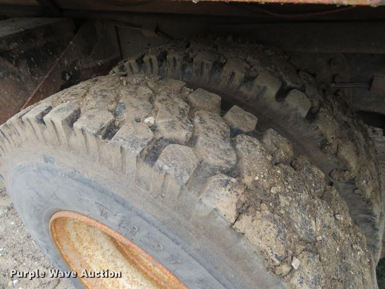 image for item EJ9679 1997 International 4900 dump truck