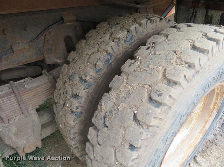 image for item EJ9679 1997 International 4900 dump truck