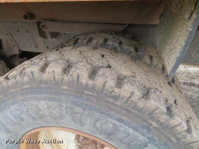 image for item EJ9679 1997 International 4900 dump truck