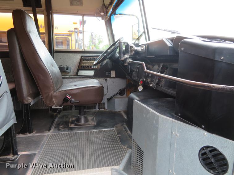 image for item EJ9699 1996 International 3800 school bus
