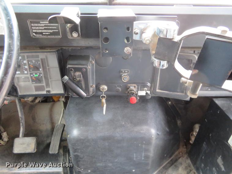 image for item EJ9699 1996 International 3800 school bus