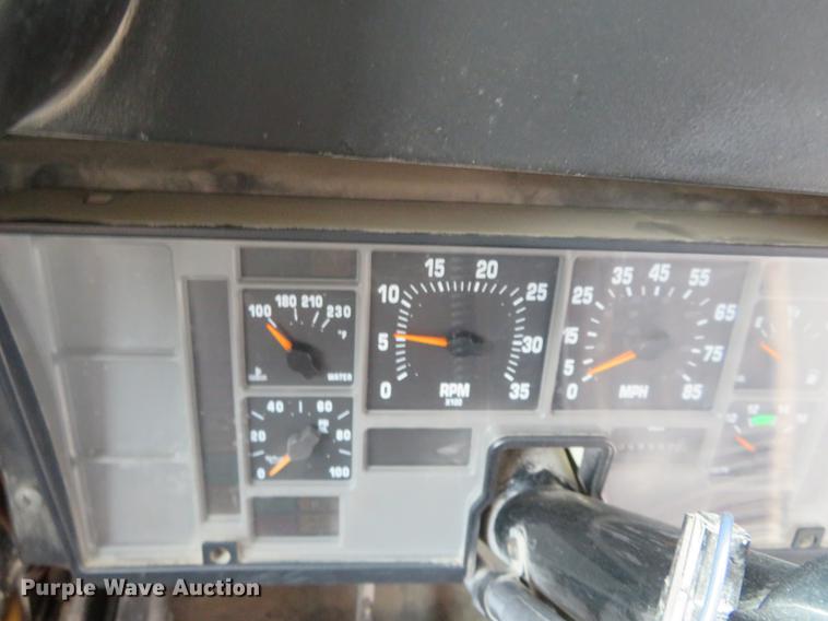 image for item EJ9699 1996 International 3800 school bus