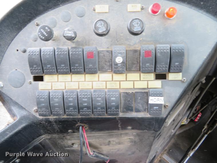 image for item EJ9700 1999 International 3800 school bus