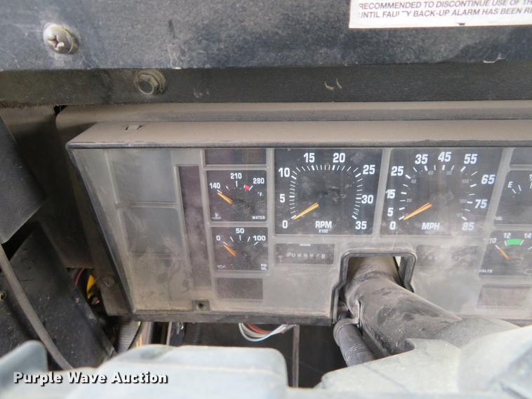 image for item EJ9700 1999 International 3800 school bus