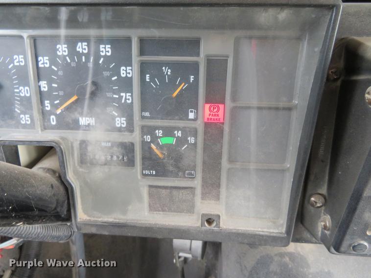 image for item EJ9700 1999 International 3800 school bus