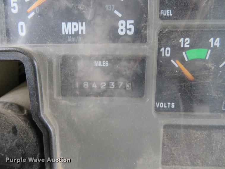 image for item EJ9700 1999 International 3800 school bus