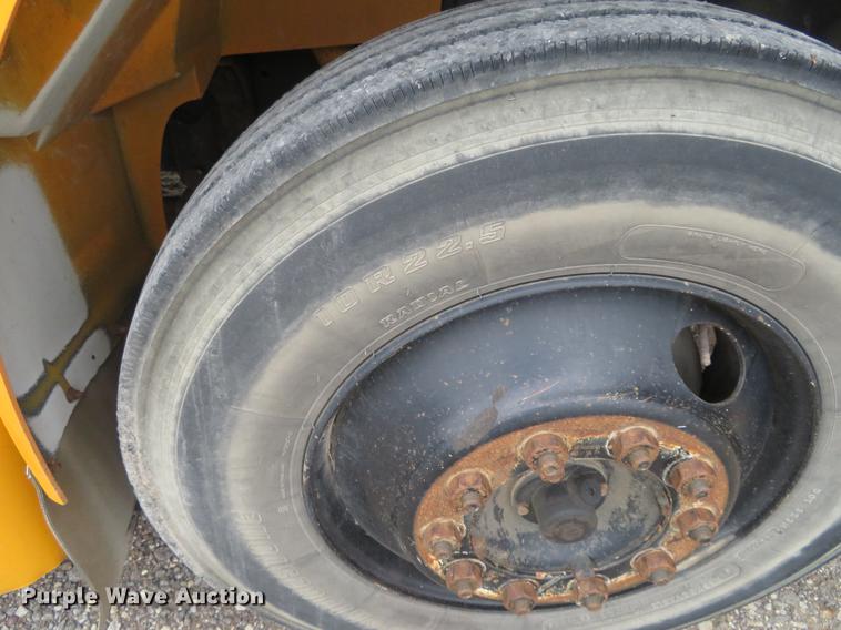 image for item EJ9700 1999 International 3800 school bus