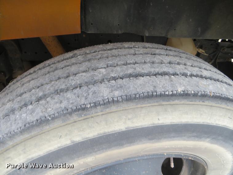 image for item EJ9700 1999 International 3800 school bus