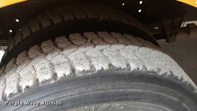 image for item EJ9700 1999 International 3800 school bus