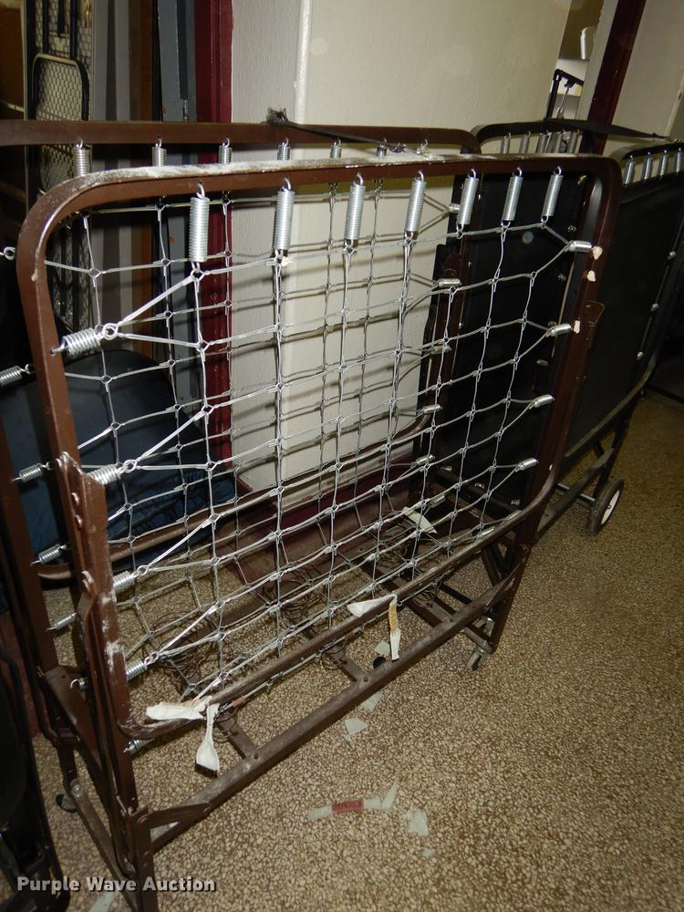 Folding bed springs in Osawatomie, KS Item EK9368 sold Purple Wave