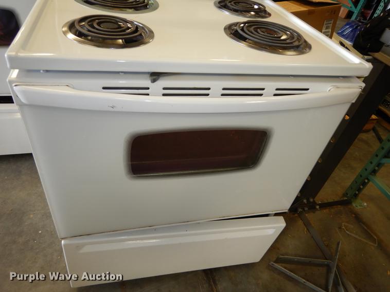 (5) Amana electric stoves in Gardner, KS Item EM9500 sold Purple Wave
