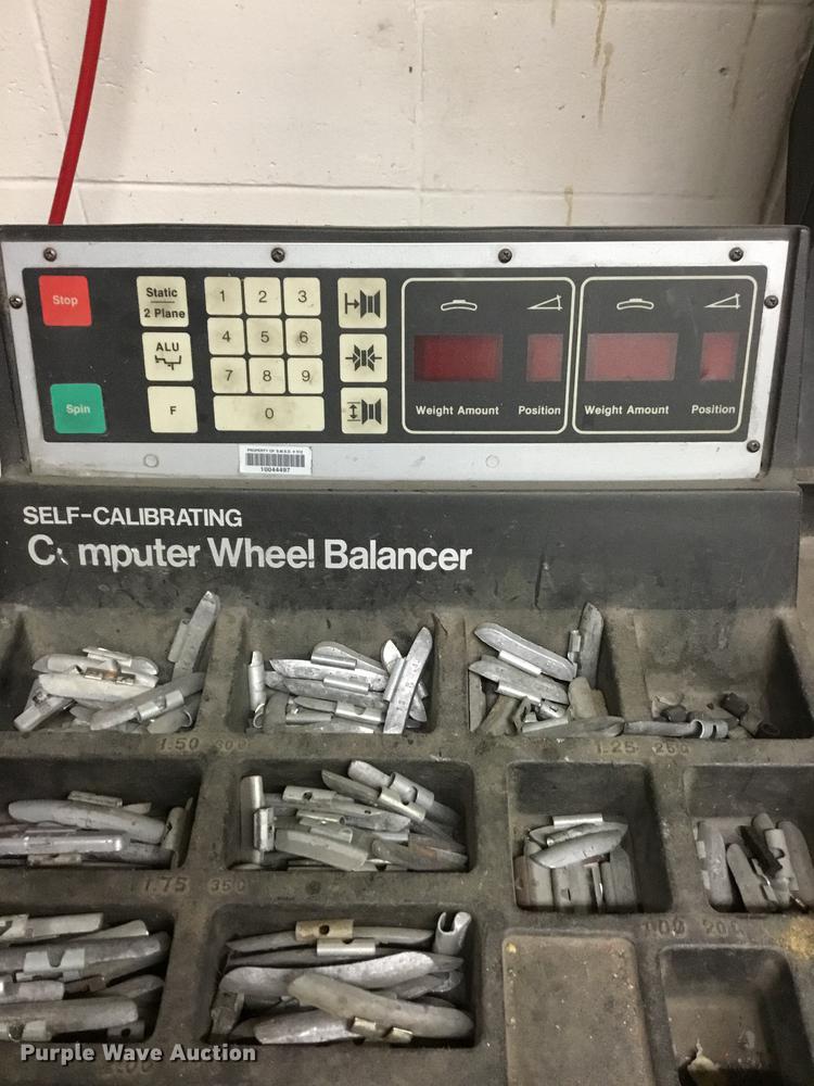 image for item G1243 FMC 4100 tire balancer