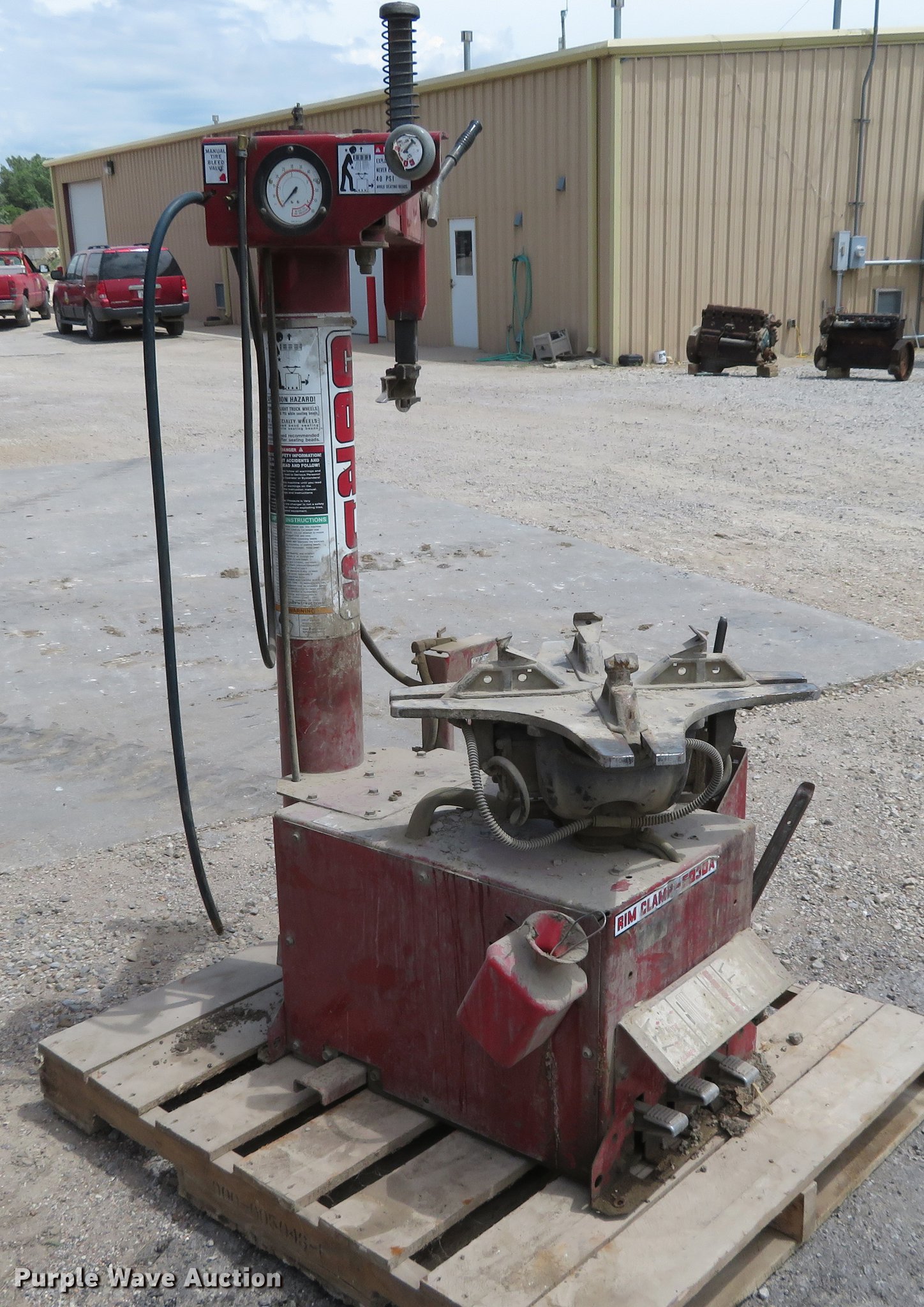Coats 5030A rim clamp tire machine in Emporia, KS Item EJ9649 sold