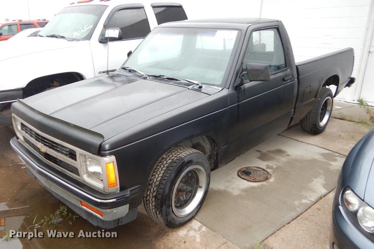 image for item DE1769 1991 Chevrolet S10 pickup truck