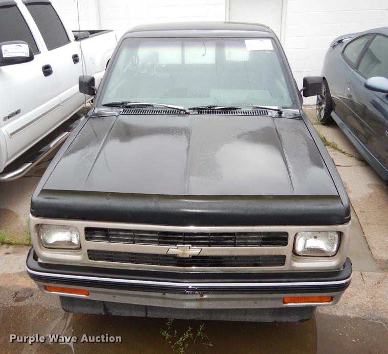 image for item DE1769 1991 Chevrolet S10 pickup truck