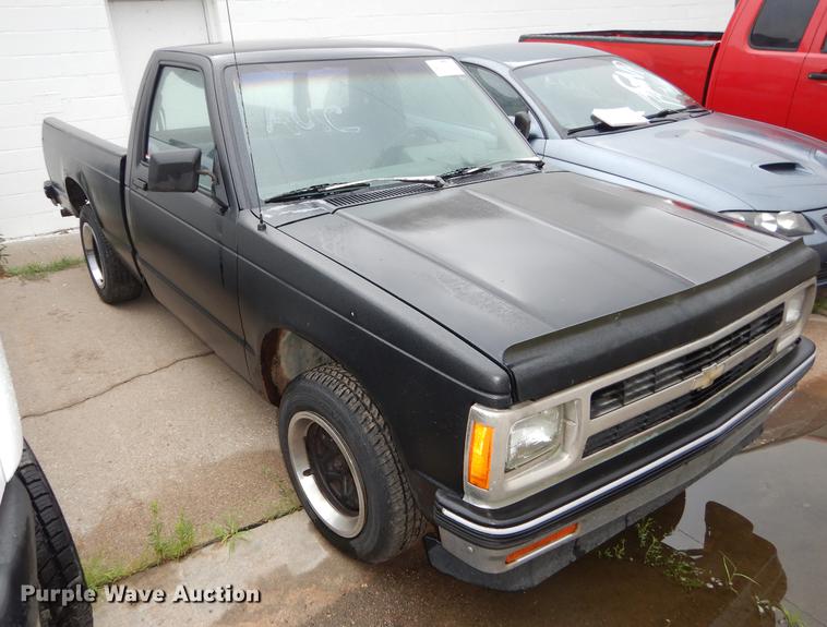 image for item DE1769 1991 Chevrolet S10 pickup truck