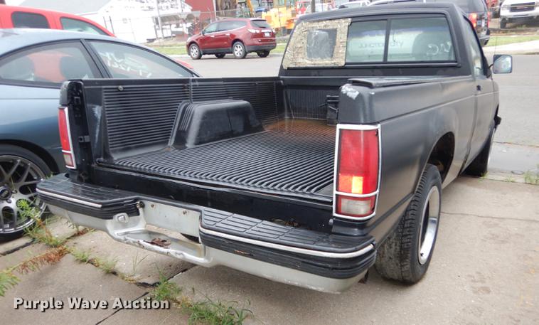 image for item DE1769 1991 Chevrolet S10 pickup truck