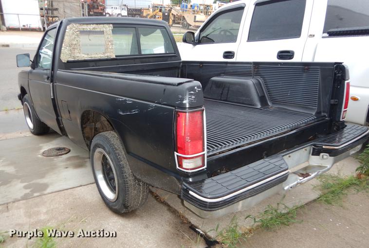image for item DE1769 1991 Chevrolet S10 pickup truck