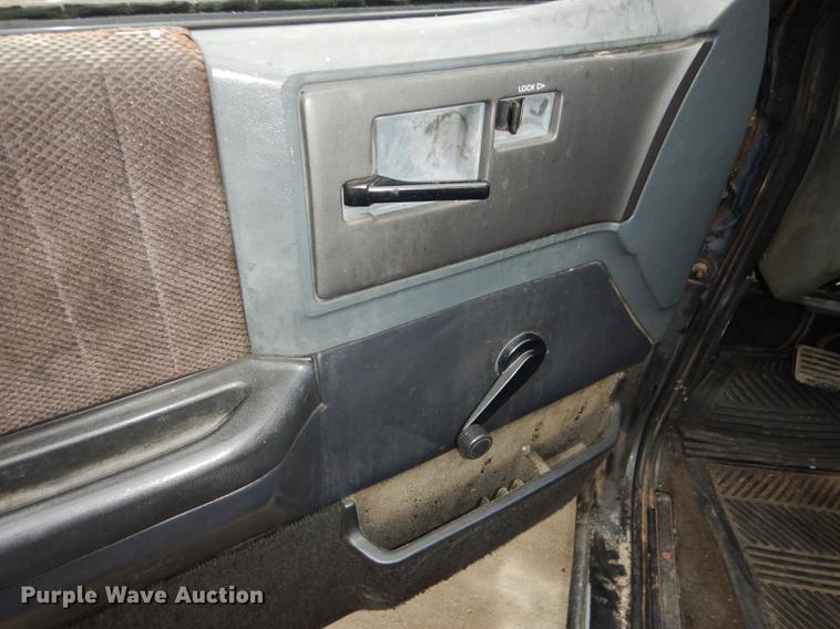 image for item DE1769 1991 Chevrolet S10 pickup truck