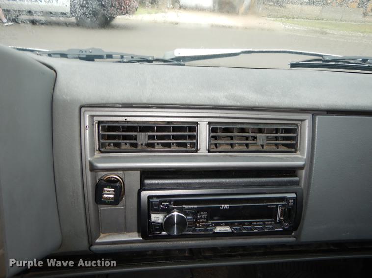 image for item DE1769 1991 Chevrolet S10 pickup truck