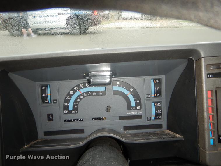 image for item DE1769 1991 Chevrolet S10 pickup truck