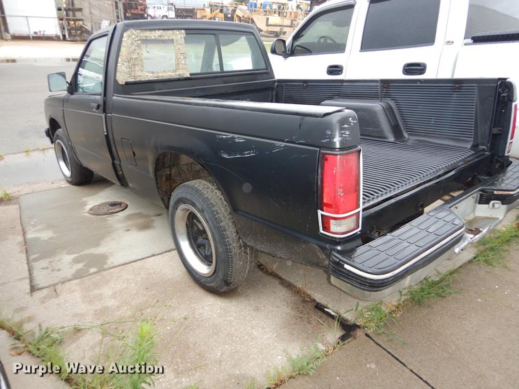image for item DE1769 1991 Chevrolet S10 pickup truck