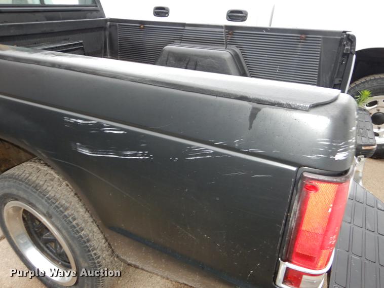 image for item DE1769 1991 Chevrolet S10 pickup truck