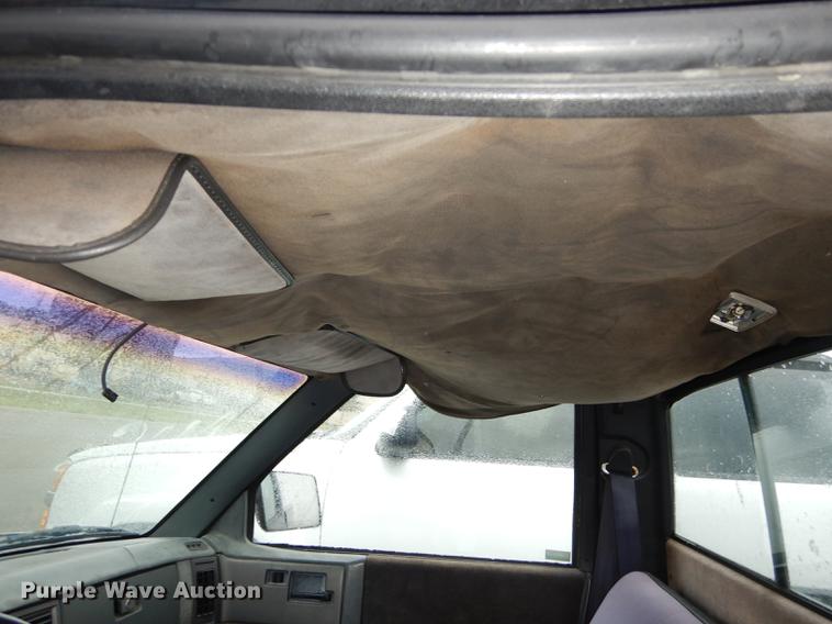 image for item DE1769 1991 Chevrolet S10 pickup truck