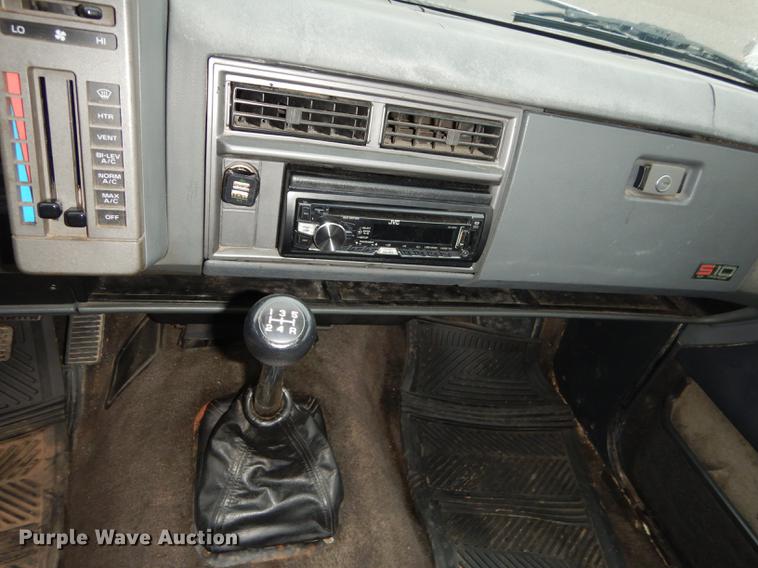 image for item DE1769 1991 Chevrolet S10 pickup truck