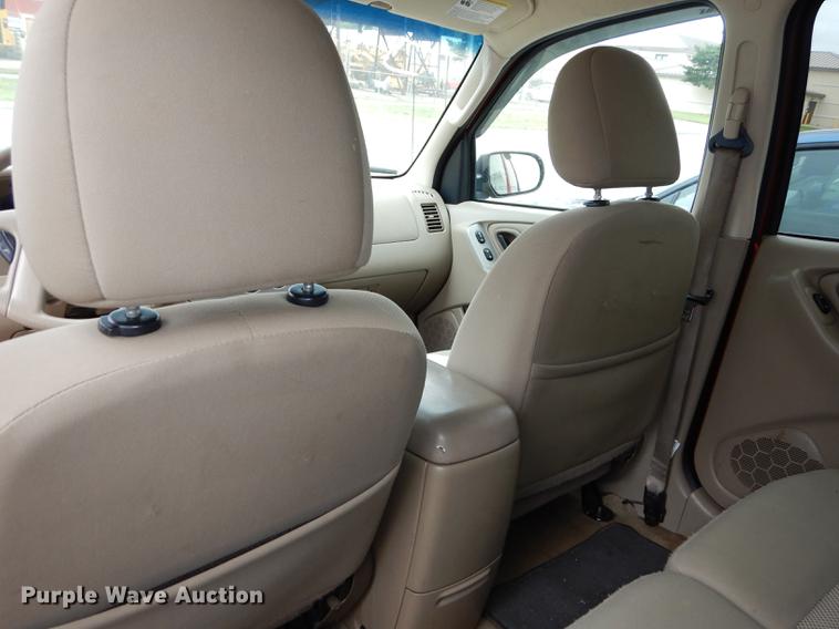 image for item DE1774 2006 Ford Escape XLT SUV