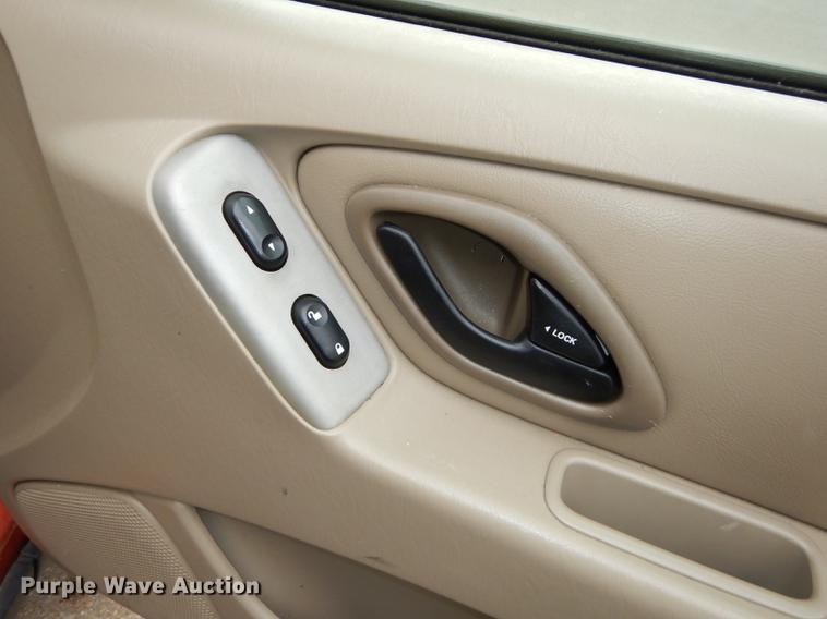 image for item DE1774 2006 Ford Escape XLT SUV