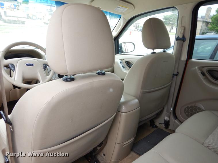 image for item DE1774 2006 Ford Escape XLT SUV