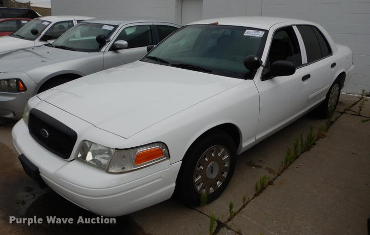 image for item DE1777 2005 Ford Crown Victoria Police Interceptor