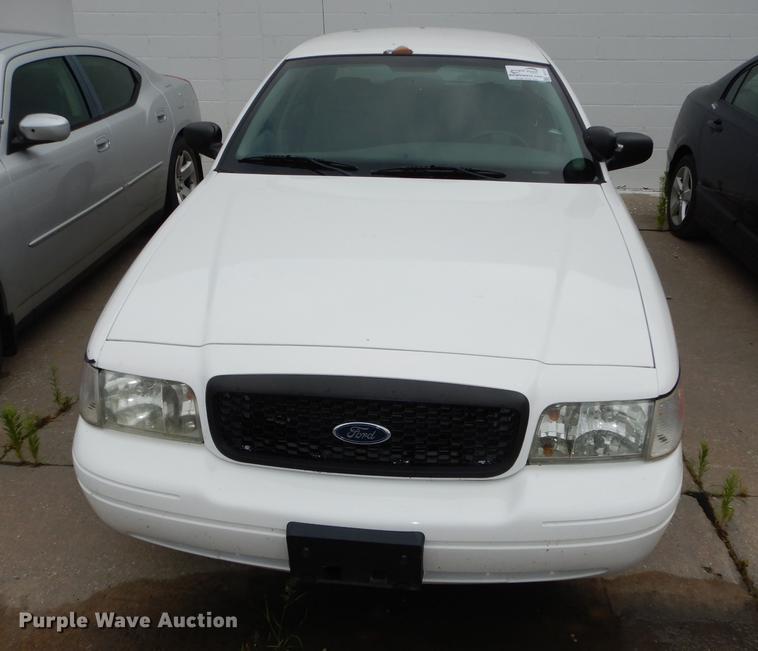 image for item DE1777 2005 Ford Crown Victoria Police Interceptor