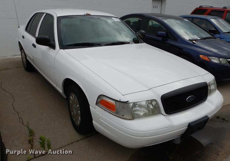 image for item DE1777 2005 Ford Crown Victoria Police Interceptor