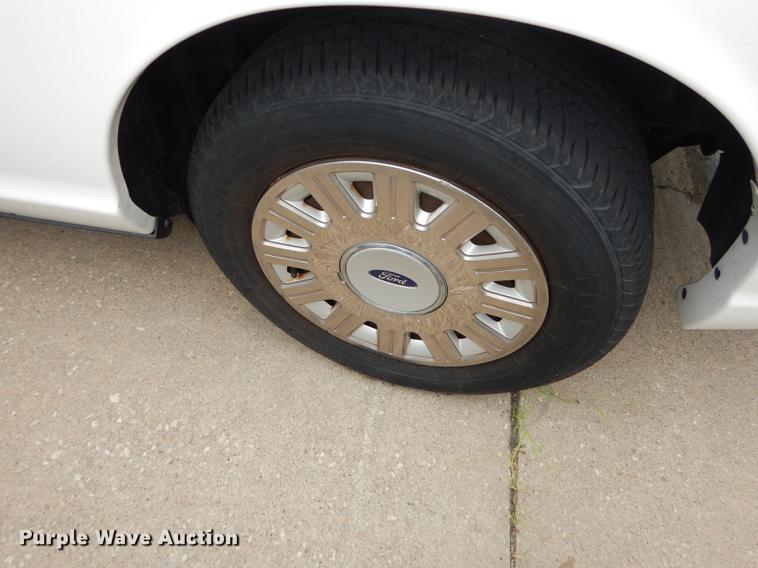 image for item DE1777 2005 Ford Crown Victoria Police Interceptor