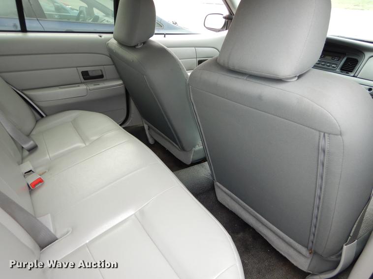 image for item DE1777 2005 Ford Crown Victoria Police Interceptor