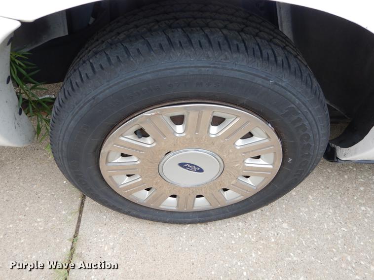 image for item DE1777 2005 Ford Crown Victoria Police Interceptor