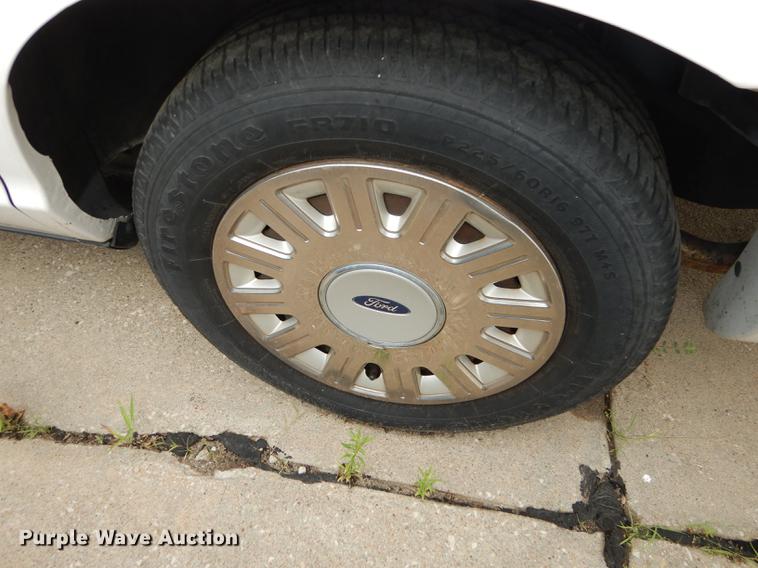 image for item DE1777 2005 Ford Crown Victoria Police Interceptor