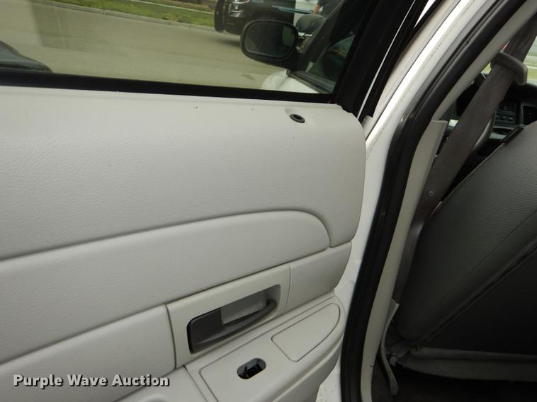 image for item DE1777 2005 Ford Crown Victoria Police Interceptor