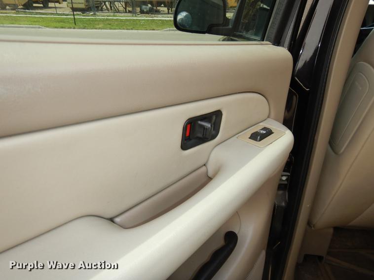 image for item DE1780 2001 Chevrolet Suburban K1500 SUV