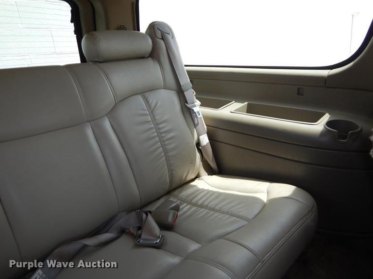 image for item DE1780 2001 Chevrolet Suburban K1500 SUV