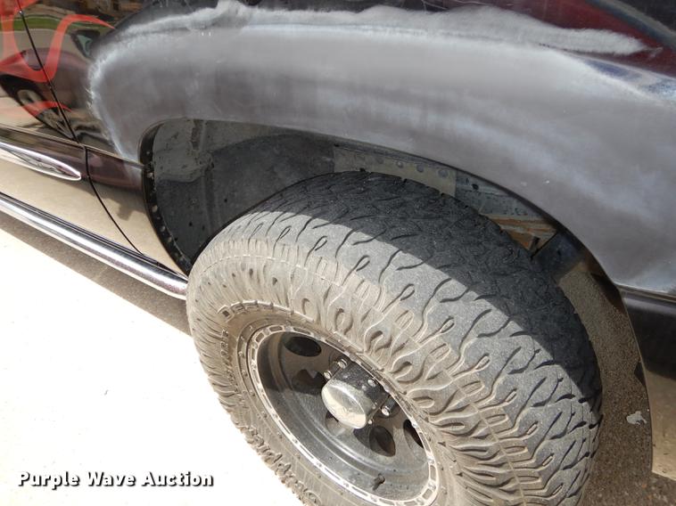 image for item DE1780 2001 Chevrolet Suburban K1500 SUV