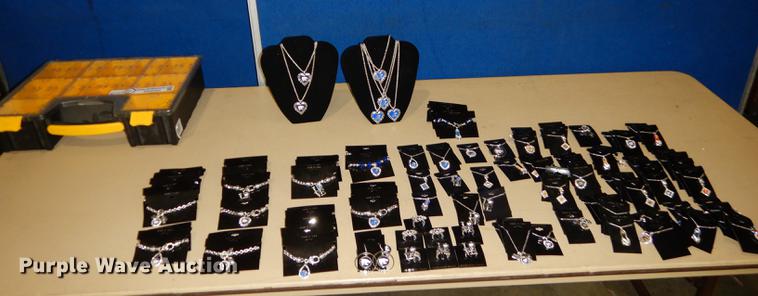 image for item EK9393 Licensed collegiate jewelry