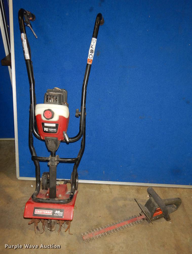 Lawn and garden equipment in Manhattan, KS Item EK9396 sold Purple Wave