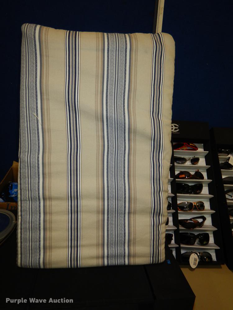 image for item EK9406 Sunglasses and displays