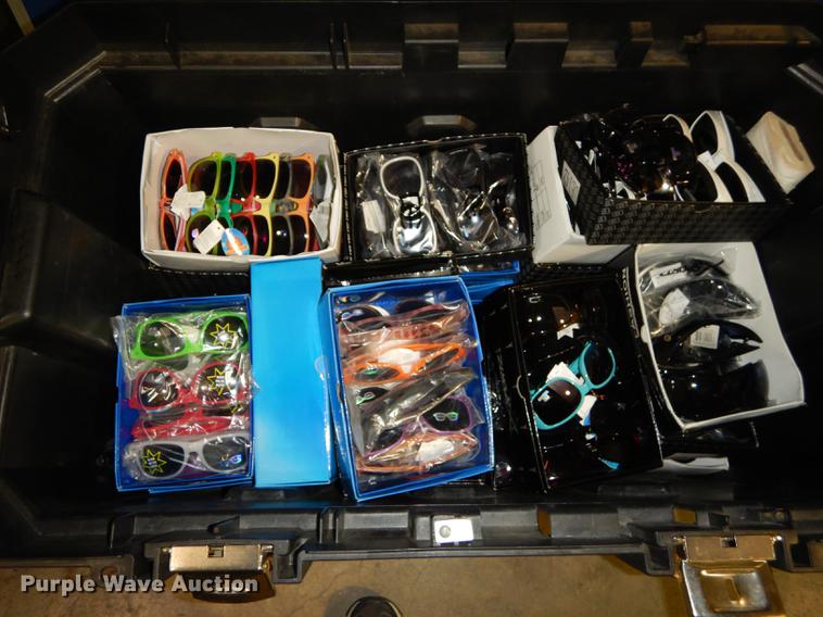 image for item EK9406 Sunglasses and displays